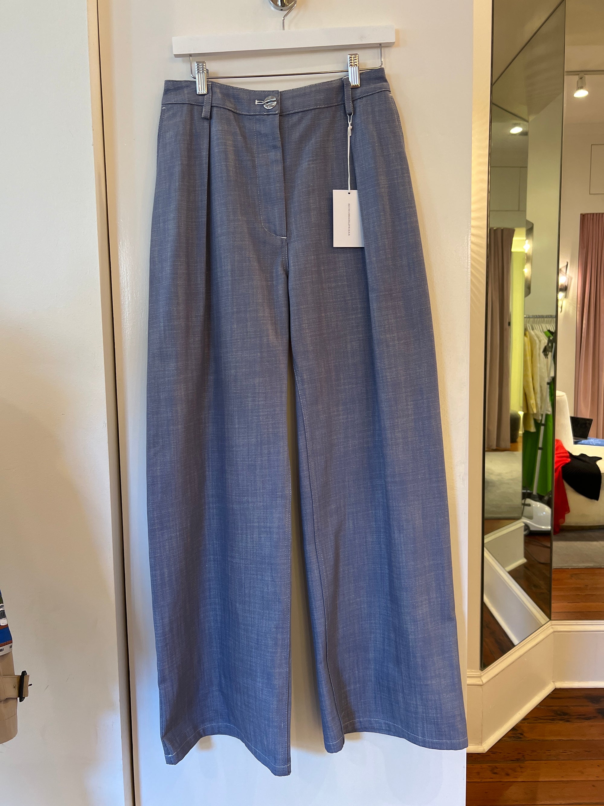 Low-rise Pleated Jean