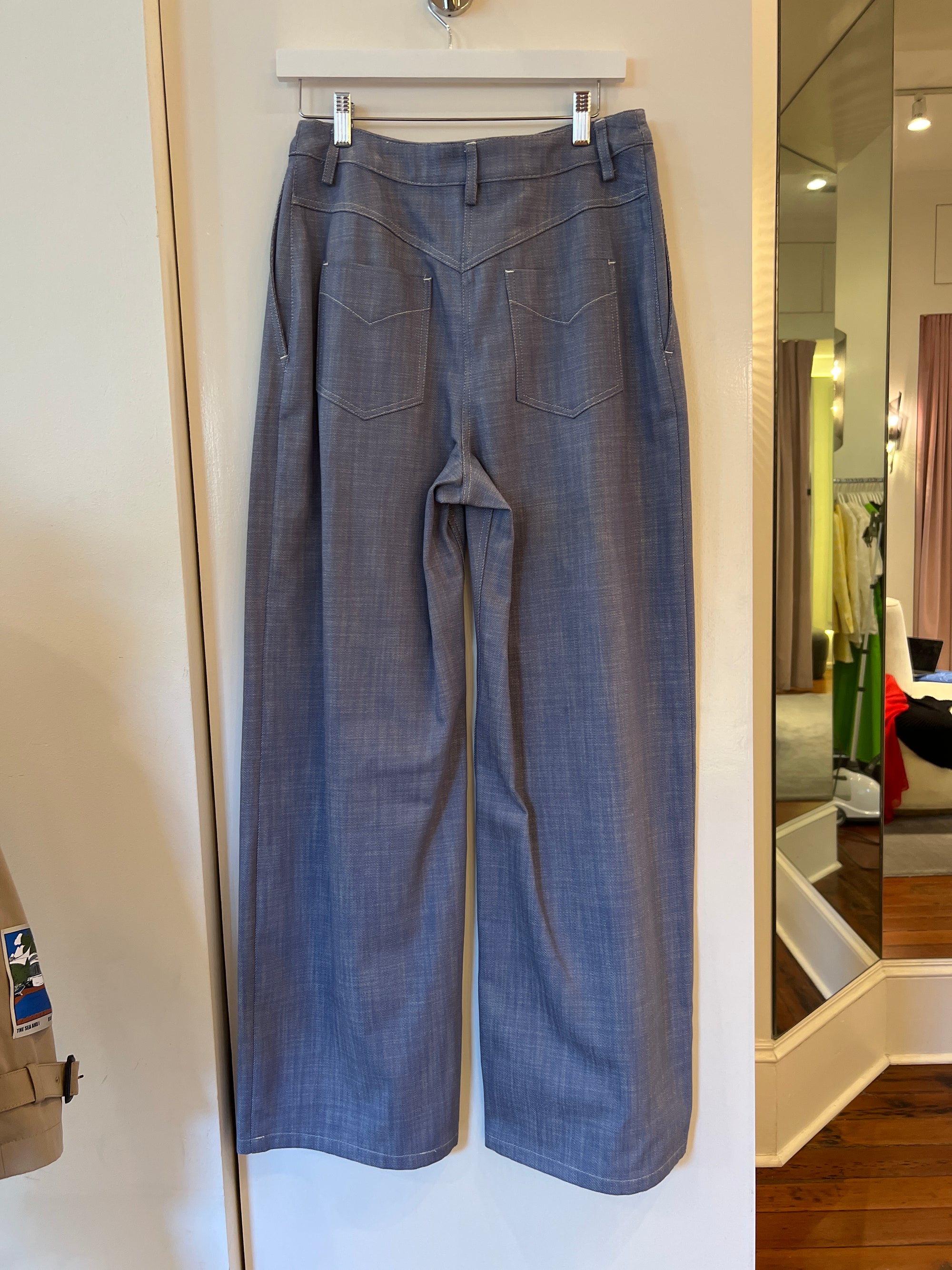 Low-rise Pleated Jean