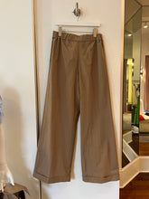 Load image into Gallery viewer, Camel Pants - Vestibilita A Gamba Larga