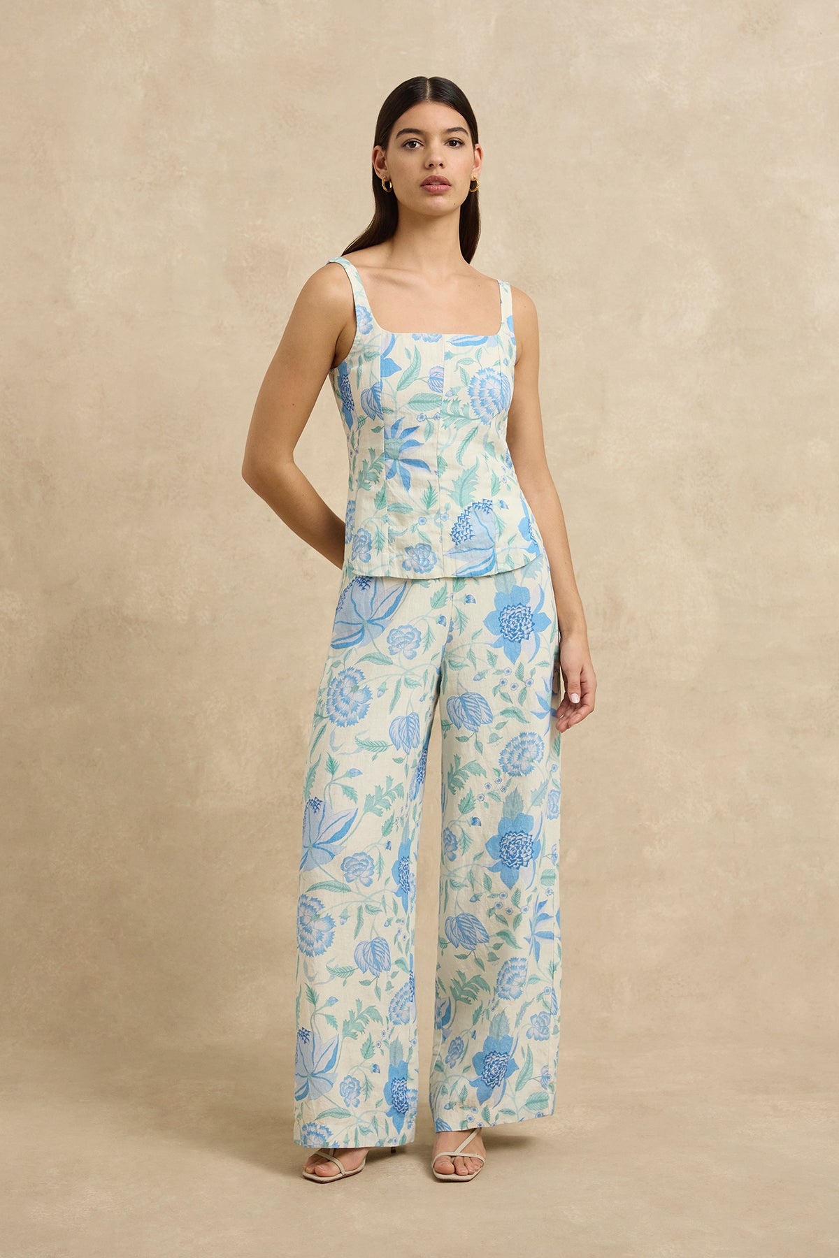 Roshi Pant