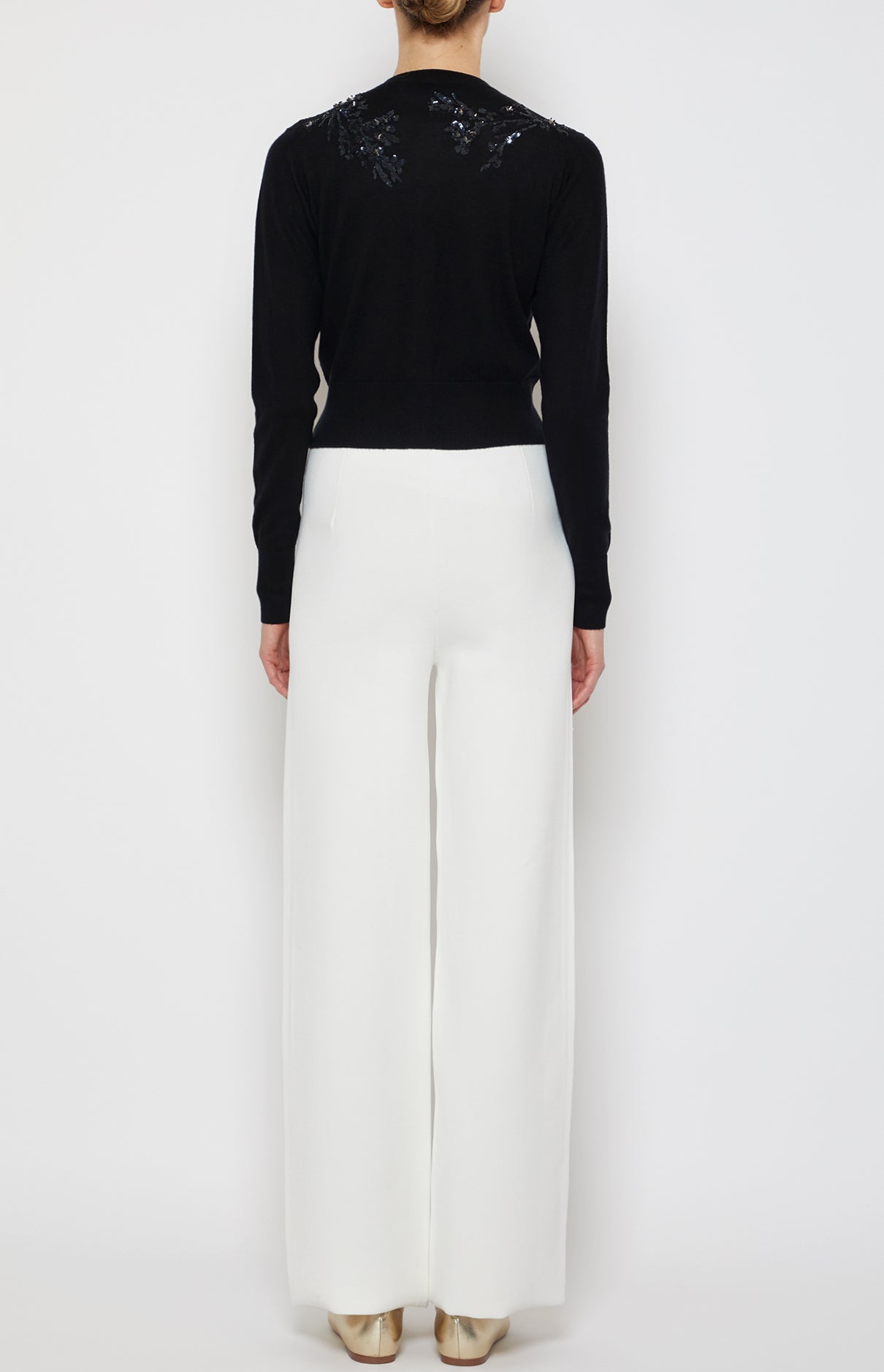 EMBROIDERED CREWNECK FITTED CARDIGAN