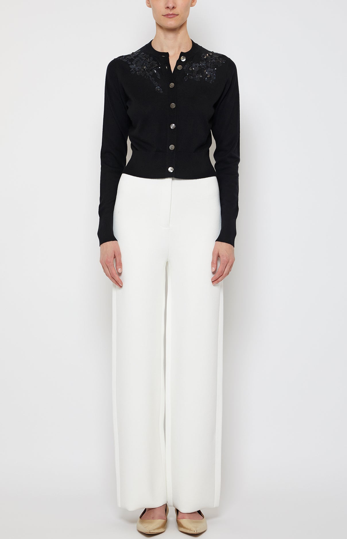 EMBROIDERED CREWNECK FITTED CARDIGAN