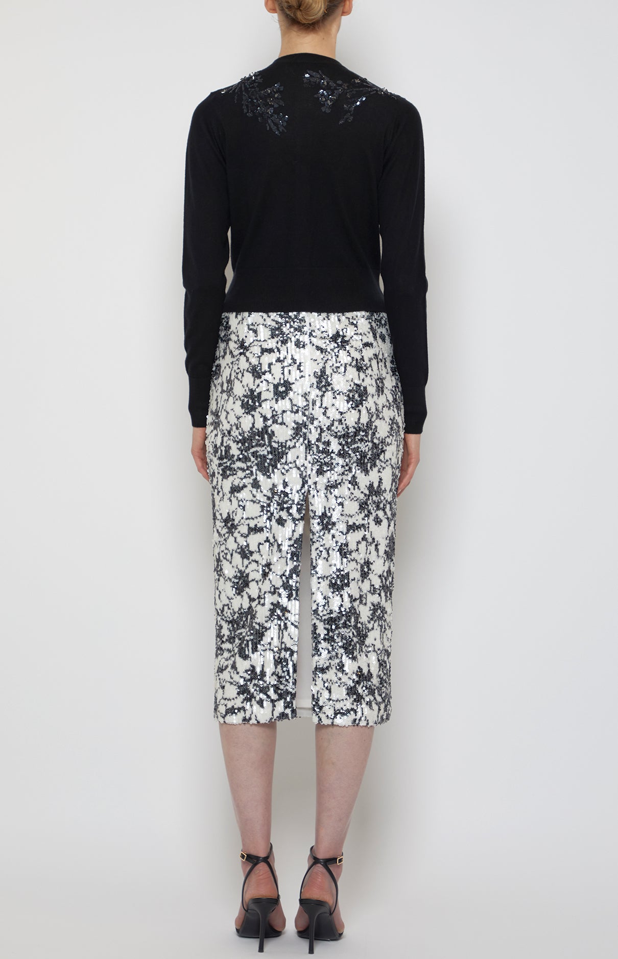 EMBROIDERED CREWNECK FITTED CARDIGAN