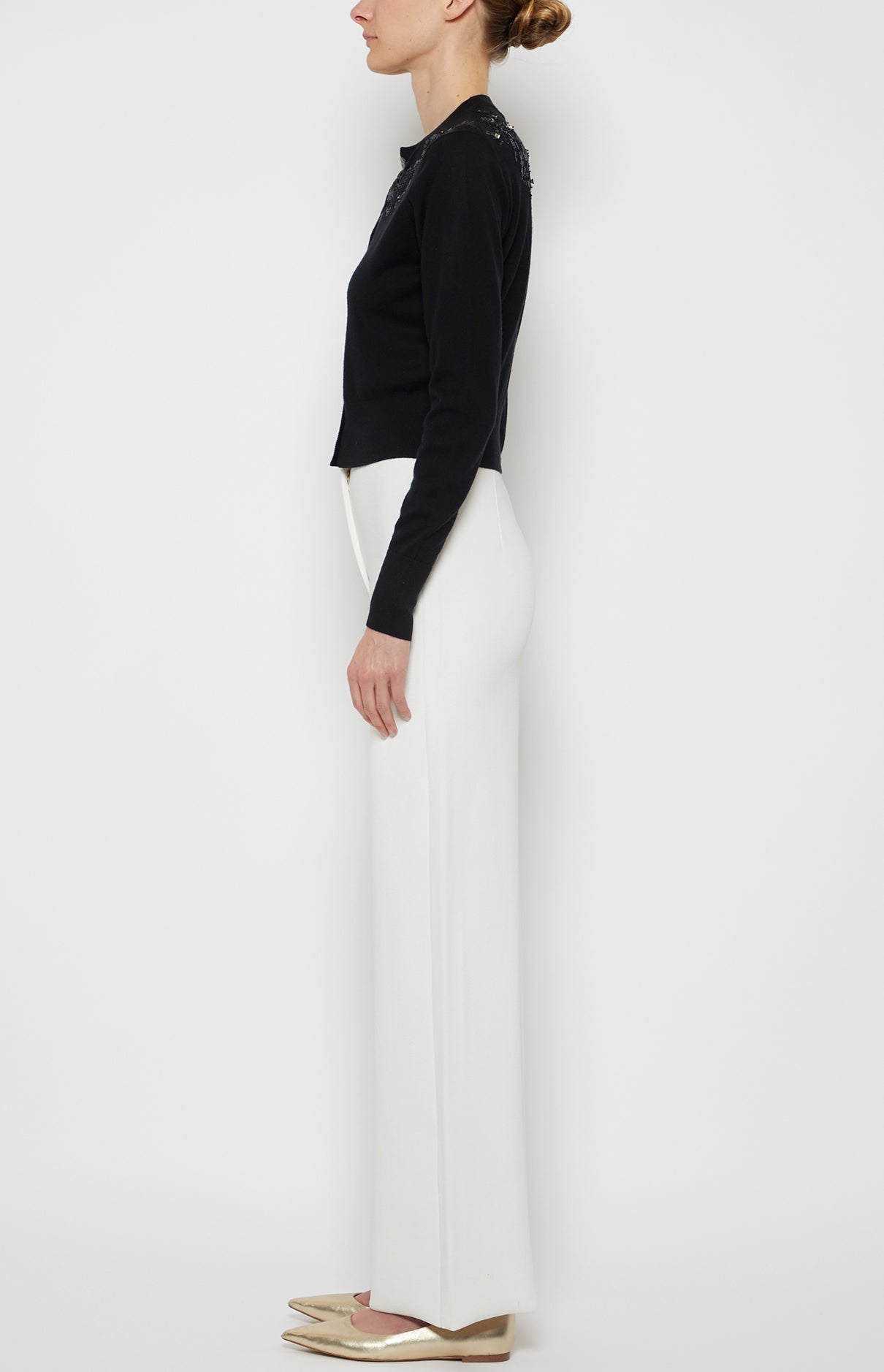 EMBROIDERED CREWNECK FITTED CARDIGAN