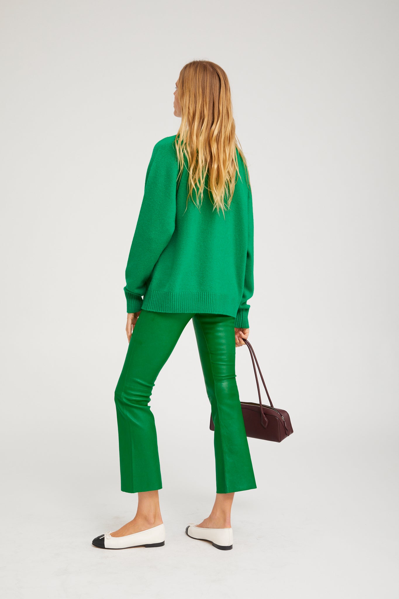 CLASSIC CREW SWEATER