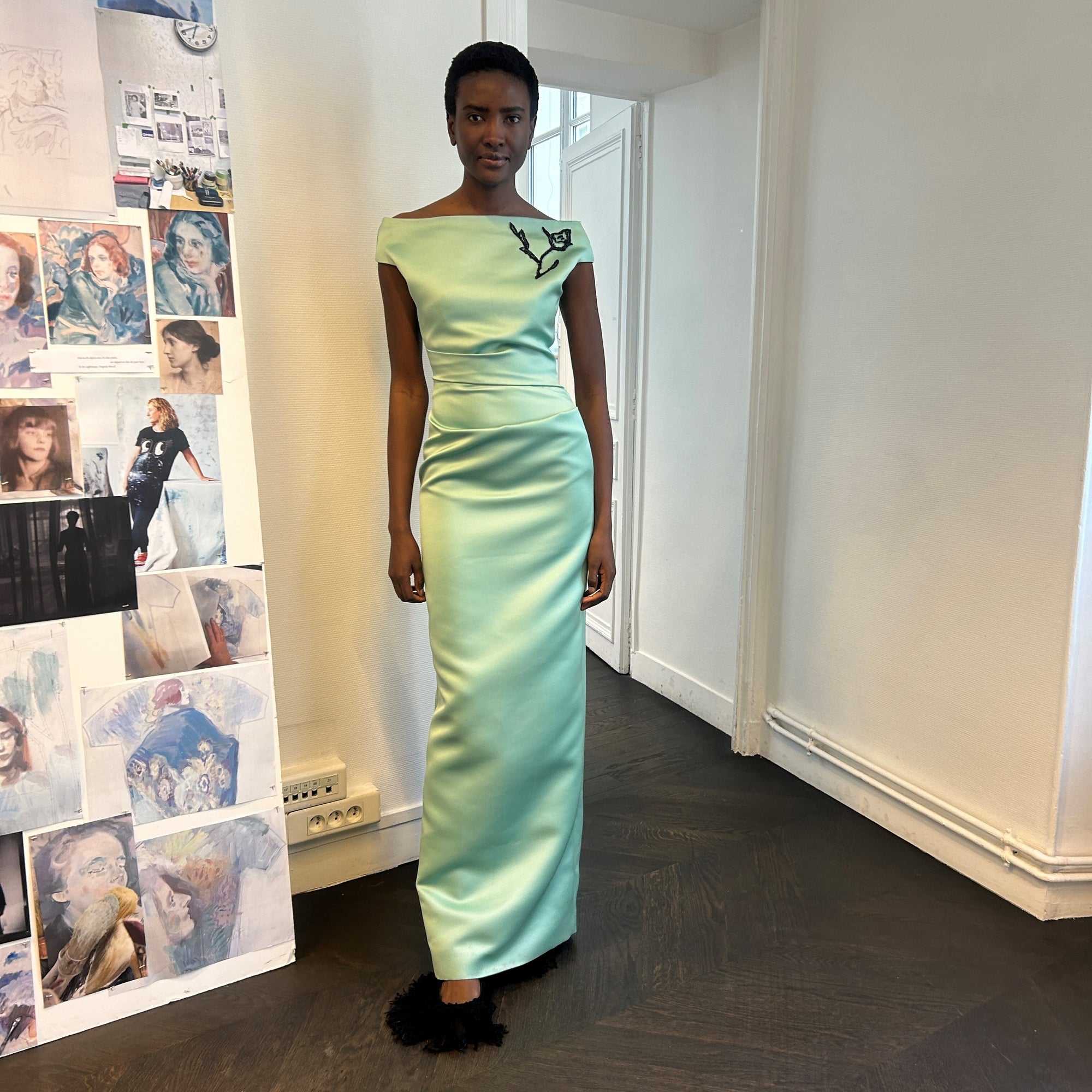 SHORT SLEEVE GOWN
