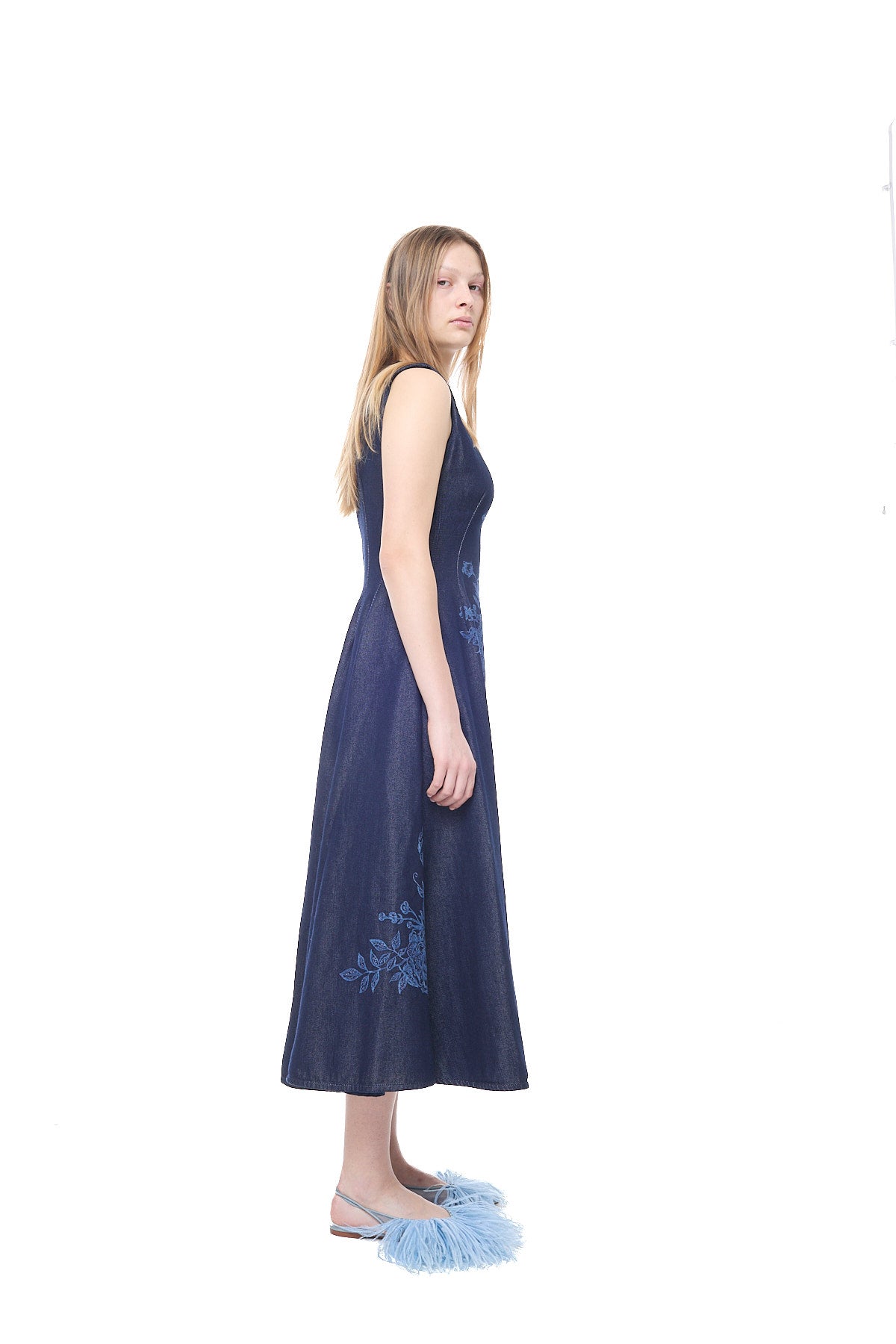 FLOWER MOTIF DENIM SLEEVELESS MIDI DRESS